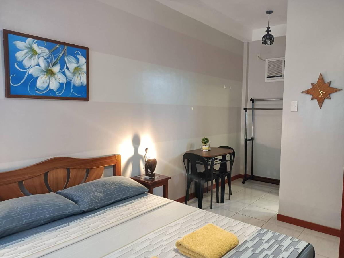 Villa Skanderbeg Guest House Puerto Princesa Exterior foto
