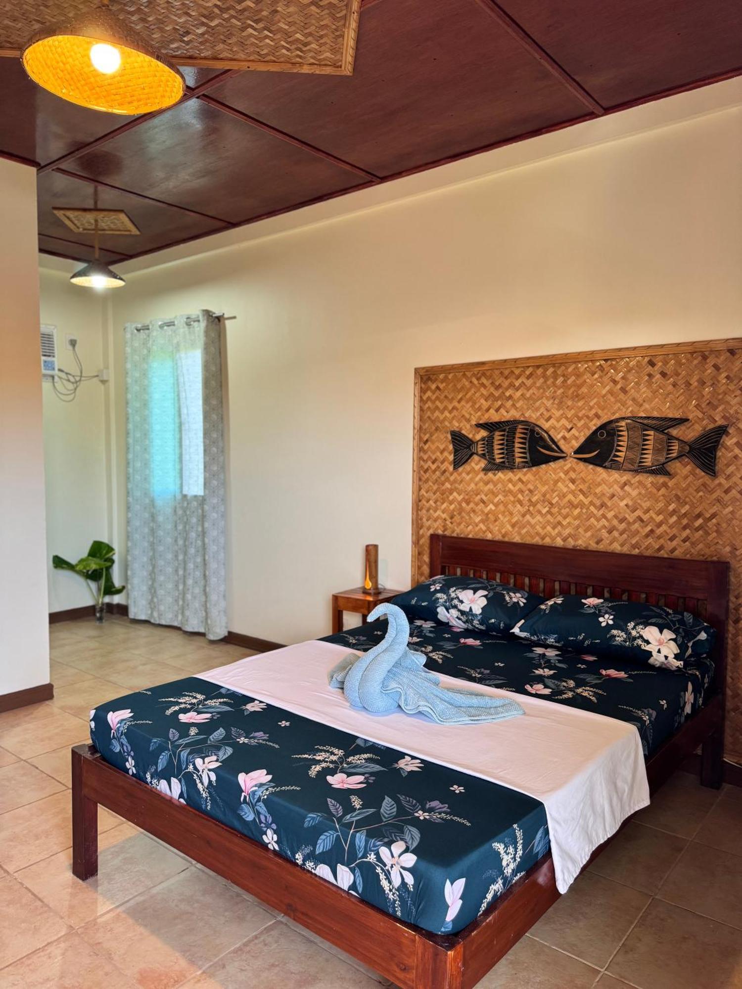Villa Skanderbeg Guest House Puerto Princesa Exterior foto