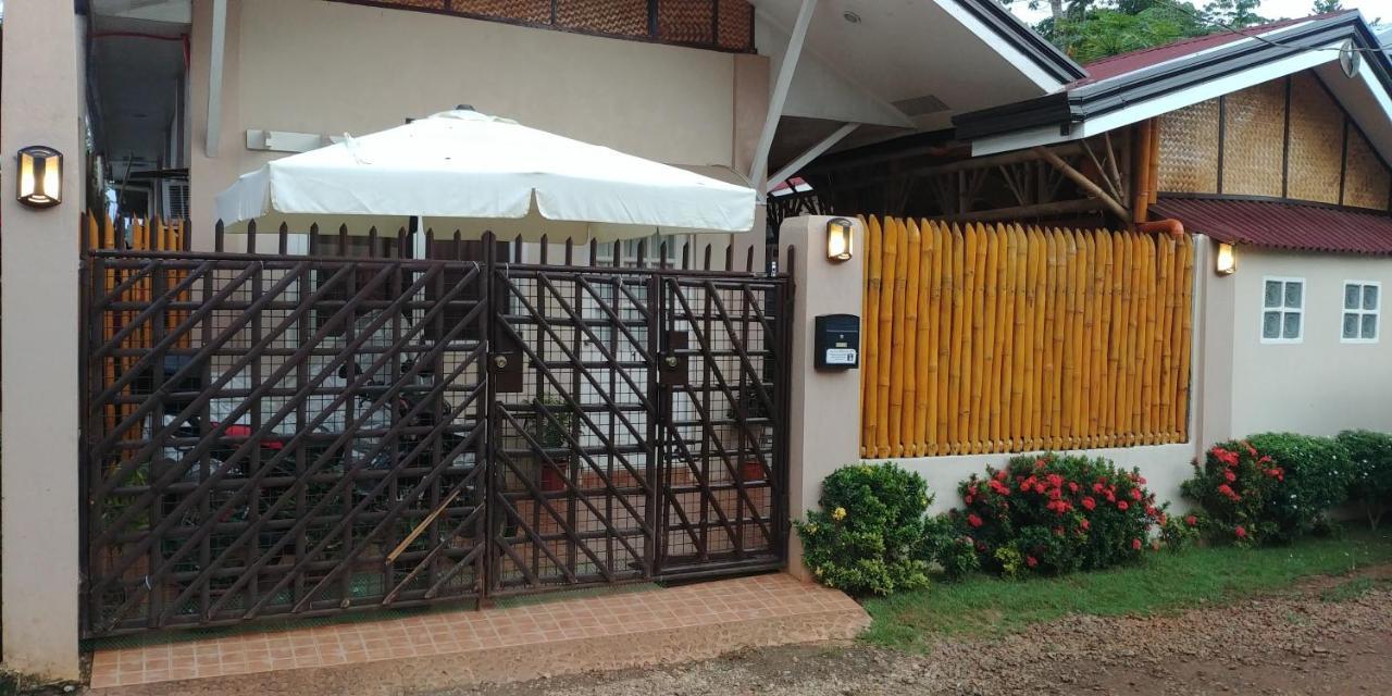 Villa Skanderbeg Guest House Puerto Princesa Exterior foto