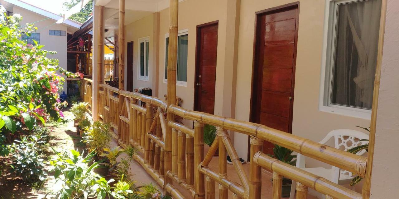 Villa Skanderbeg Guest House Puerto Princesa Exterior foto