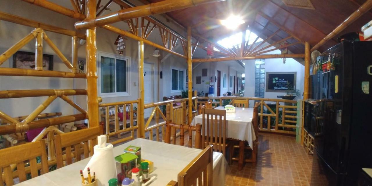 Villa Skanderbeg Guest House Puerto Princesa Exterior foto
