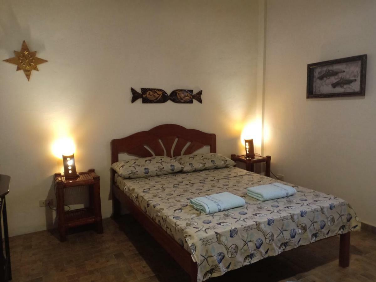 Villa Skanderbeg Guest House Puerto Princesa Exterior foto